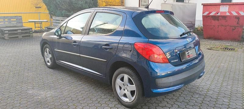 Usado Peugeot 207 95 CV (69 kW) 2009 Azul Berlina
