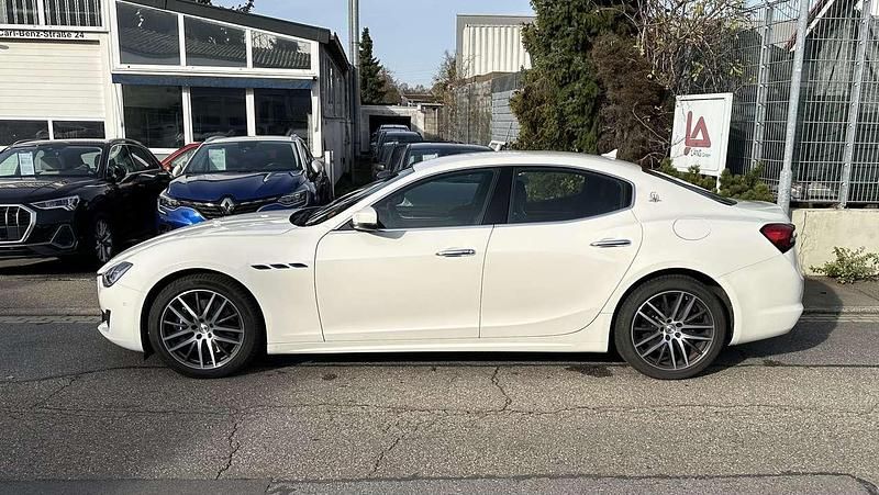 Gebraucht Maserati Ghibli 330 PS (242 kW) 2021 Weiß Limousine