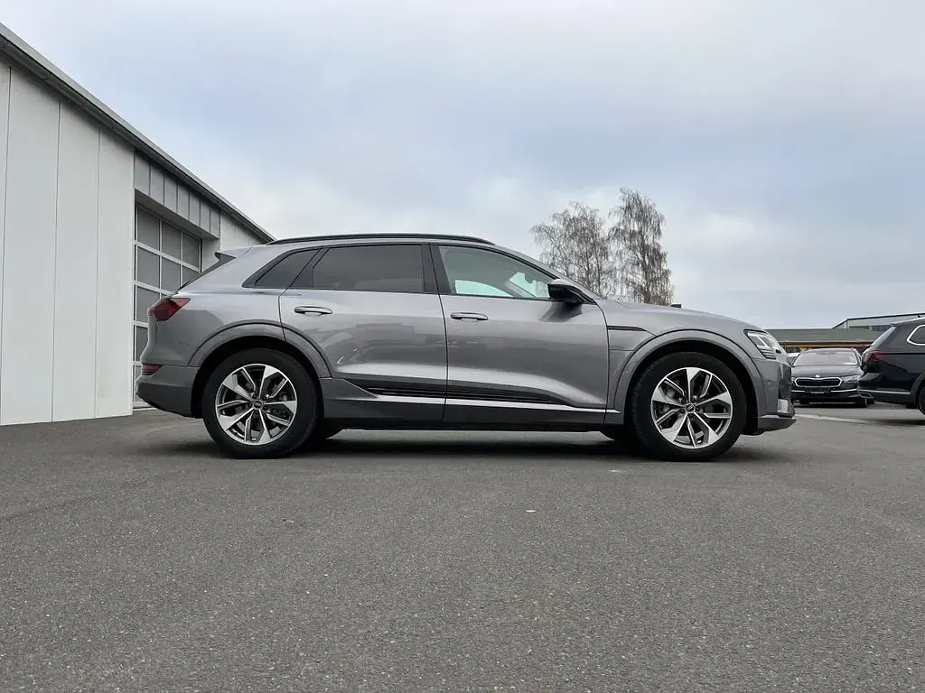 Gebraucht Audi e-tron Advanced Plus 230 kW (313 PS) 2022 Taifungrau SUV