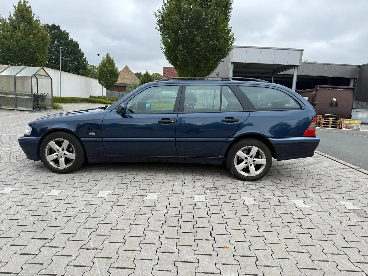 Gebraucht Mercedes C180 122 PS (89 kW) 1998 Blau Kombi