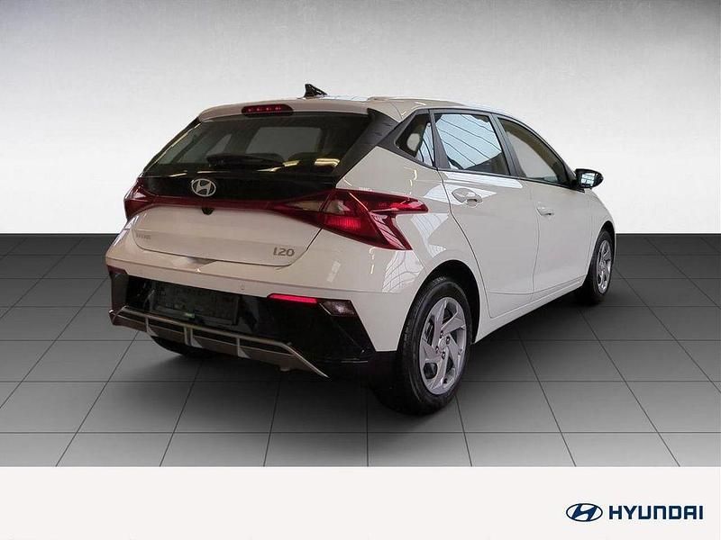 Gebraucht Hyundai i20 Select 101 PS (74 kW) 2025 Atlas white Kleinwagen