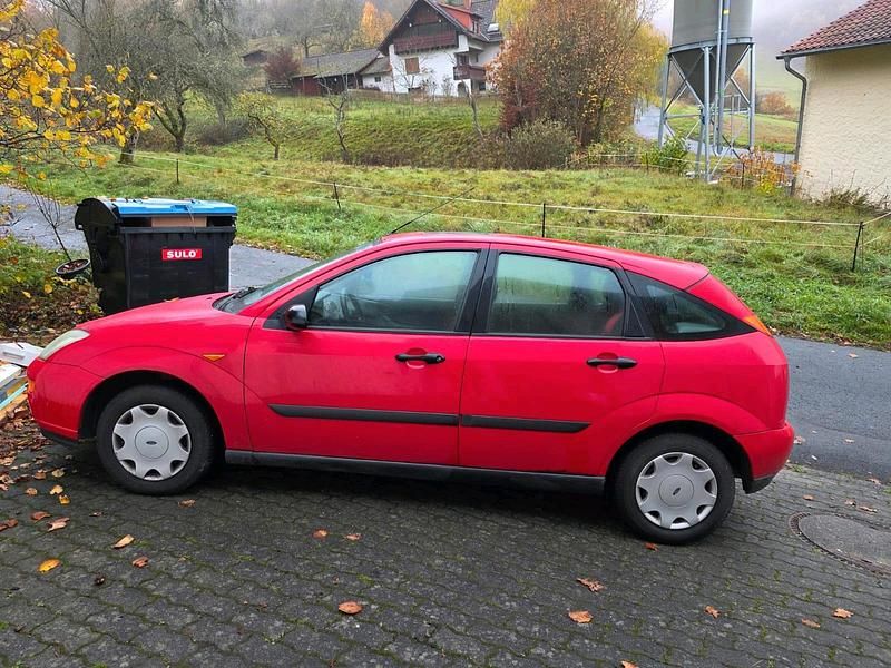 Rot Gebraucht 1999 Ford Focus Kleinwagen | 1.000 € (Guter Preis) - Bild 1/4