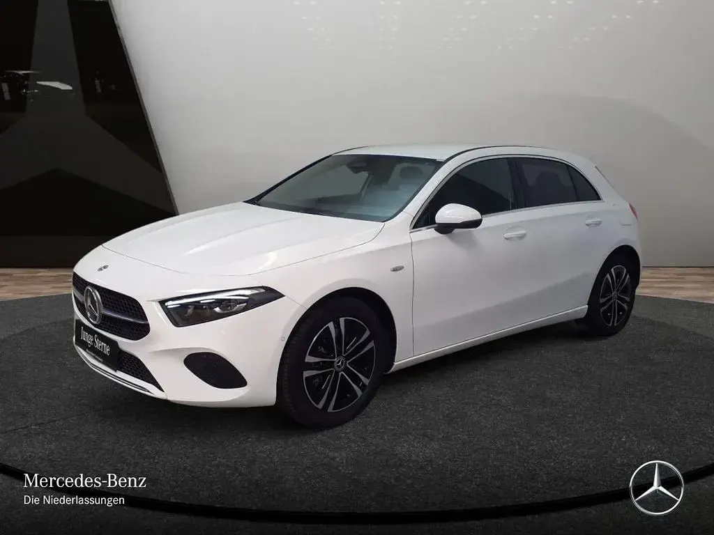 Gebraucht Mercedes A250 Progressive 163 PS (119 kW) 2025 Weiß Limousine