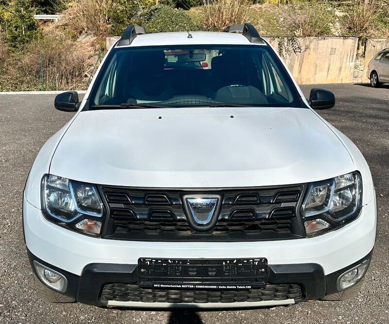 Weiß Gebraucht 2017 Dacia Duster Prestige SUV | 7.999 € (Superpreis) - Bild 1/4