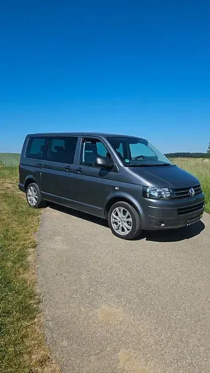 Gebraucht VW Multivan Startline 140 PS (102 kW) 2013 Grau Van / Kleinbus