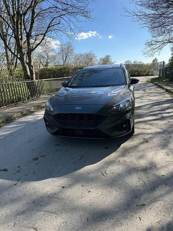 Gebraucht Ford Focus ST-Line 125 PS (91 kW) 2018 Grau Kombi