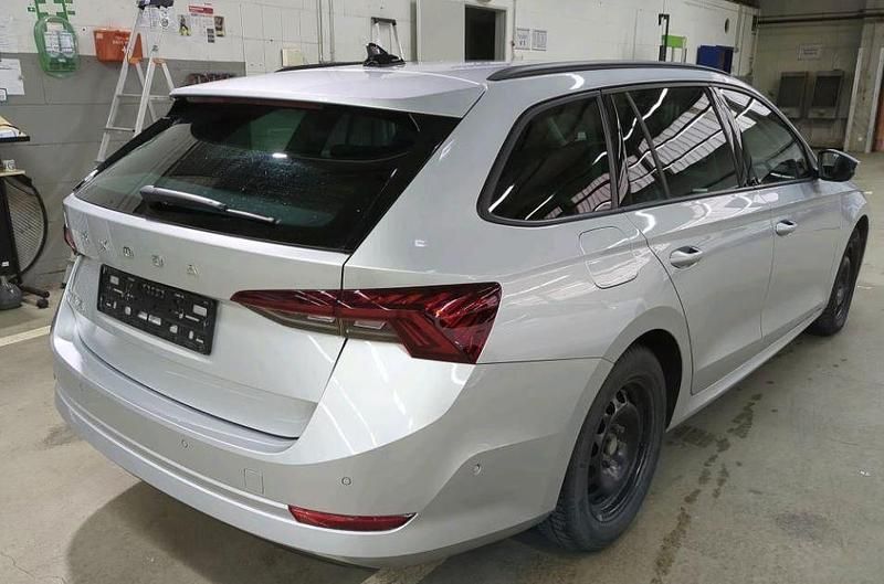 Gebraucht Skoda Octavia Ambition 116 PS (85 kW) 2021 Brilliantsilber metallic Kombi