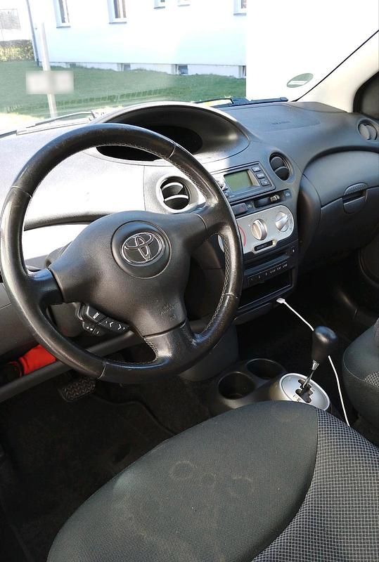 Gebraucht Toyota Yaris 65 PS (47 kW) 2003 Rot Kleinwagen