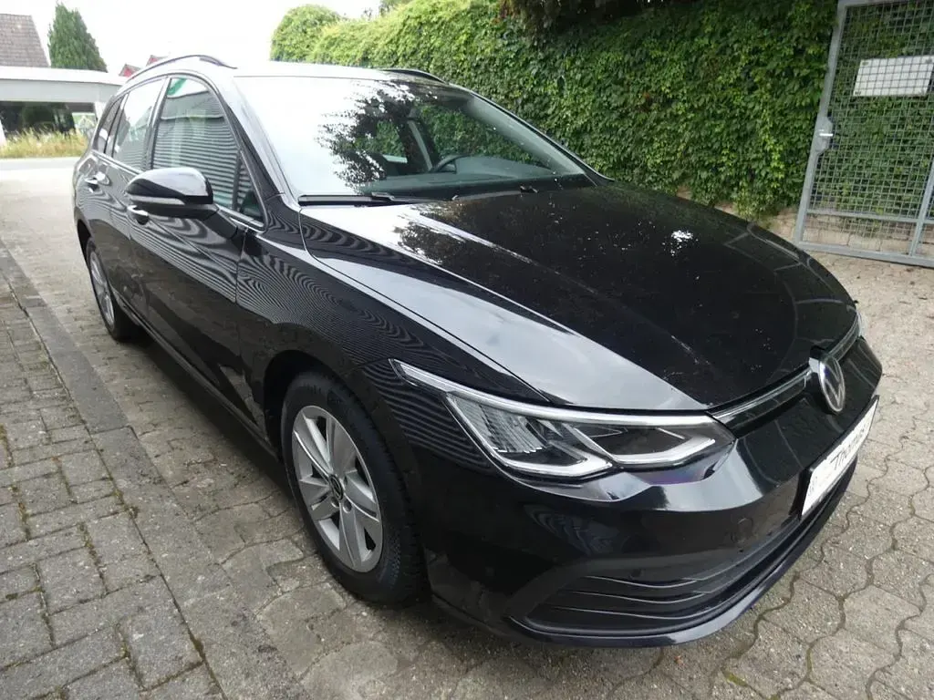 Gebraucht VW Golf VIII Life 116 PS (85 kW) 2023 Deep black perleffekt Kombi