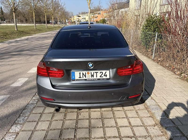 Gebraucht BMW 320 184 PS (135 kW) 2013 Grau Limousine