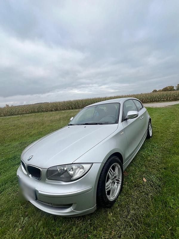 Silber Gebraucht 2010 BMW 116 Kleinwagen | 2.600 € (Guter Preis) - Bild 1/4