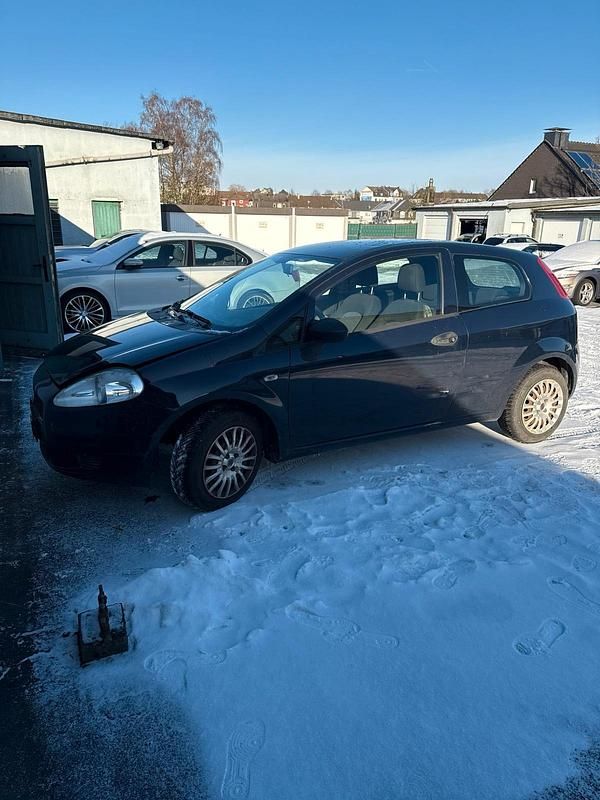 Blau Gebraucht 2010 Fiat Grande Punto Kleinwagen | 1.250 € (Guter Preis) - Bild 1/4