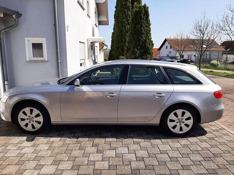 Second-hand Audi A4 Ambiente 150 CP (110 kW) 2015 Argintiu Break
