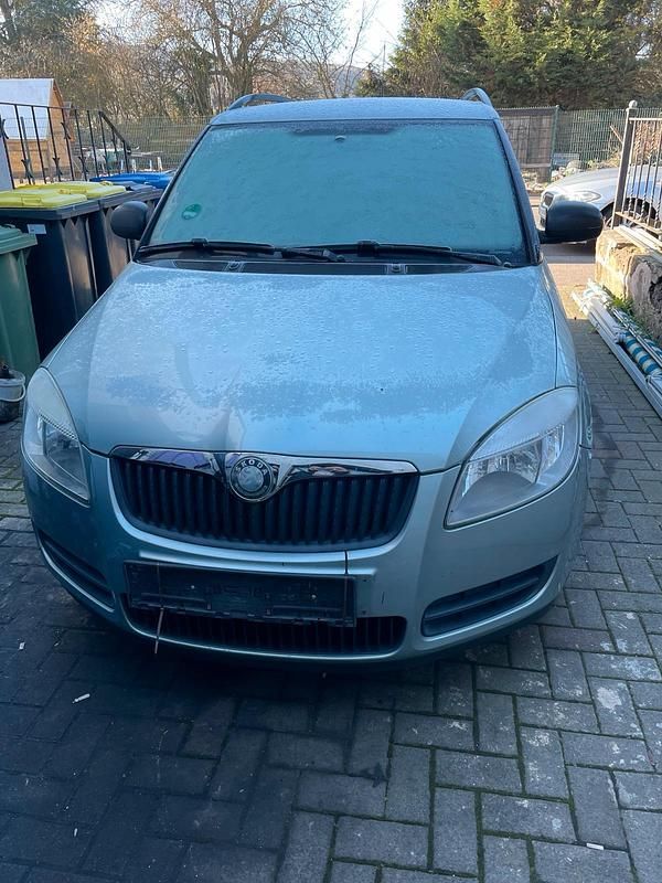 Grün Gebraucht 2010 Skoda Fabia Classic Kombi | 1.350 € (Guter Preis) - Bild 1/4