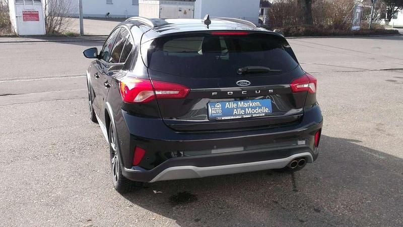 Usata Ford Focus Active 125 CV (91 kW) 2020 Nero Berlina