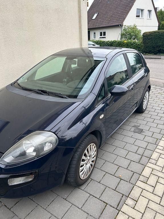 Grau Gebraucht 2011 Fiat Punto Kleinwagen | 2.300 € (Guter Preis) - Bild 1/4