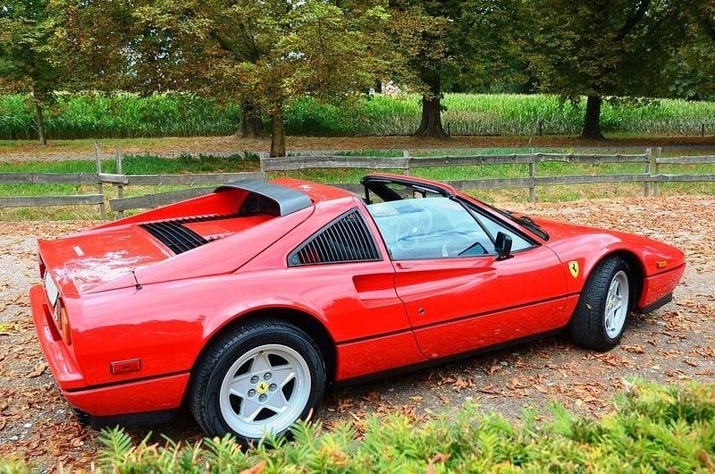 Gebraucht Ferrari 328 271 PS (199 kW) 1986 Rot Cabrio