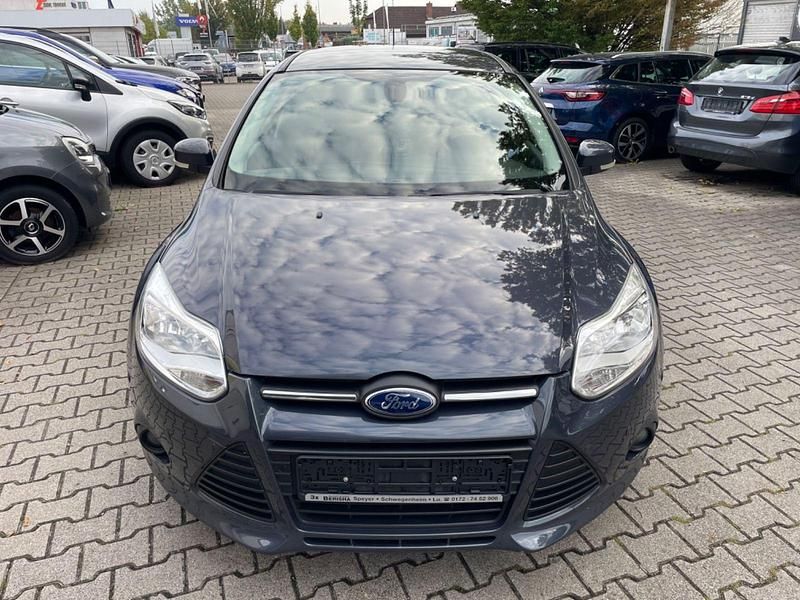 Grau Gebraucht 2013 Ford Focus Champions Edition Kombi | 4.999 € (Fairer Preis) - Bild 1/4