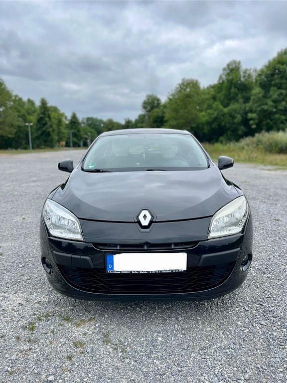 Schwarz Gebraucht 2009 Renault Mégane Expression Limousine | 4.200 € (Etwas zu teuer) - Bild 1/4