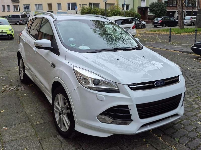 Weiß Gebraucht 2016 Ford Kuga Individual SUV | 11.500 € (Guter Preis) - Bild 1/4