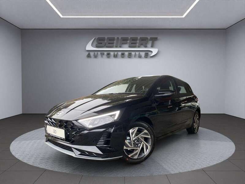 Phantom black / met Gebraucht 2025 Hyundai i20 Trend Limousine | 23.990 € (Teuer) - Bild 1/4