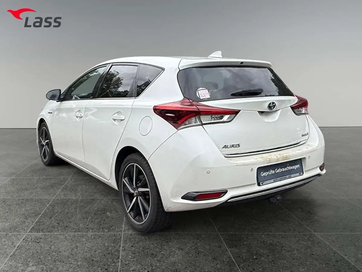 Gebraucht Toyota Auris Hybrid Basis 136 PS (100 kW) 2017 Weiß Limousine