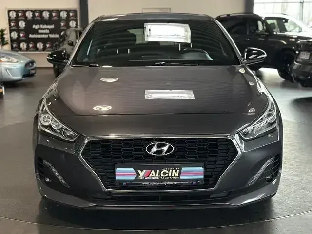 Gebraucht Hyundai i30 Passion Plus 140 PS (102 kW) 2018 Andere Limousine