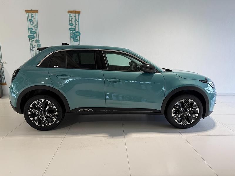 Neu Fiat 600 La Prima 110 PS (80 kW) 2025 969 acqua blau SUV