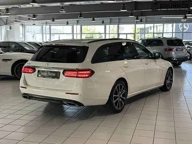 Gebraucht Mercedes E200 Avantgarde 197 PS (144 kW) 2022 Polarweiß uni Kombi