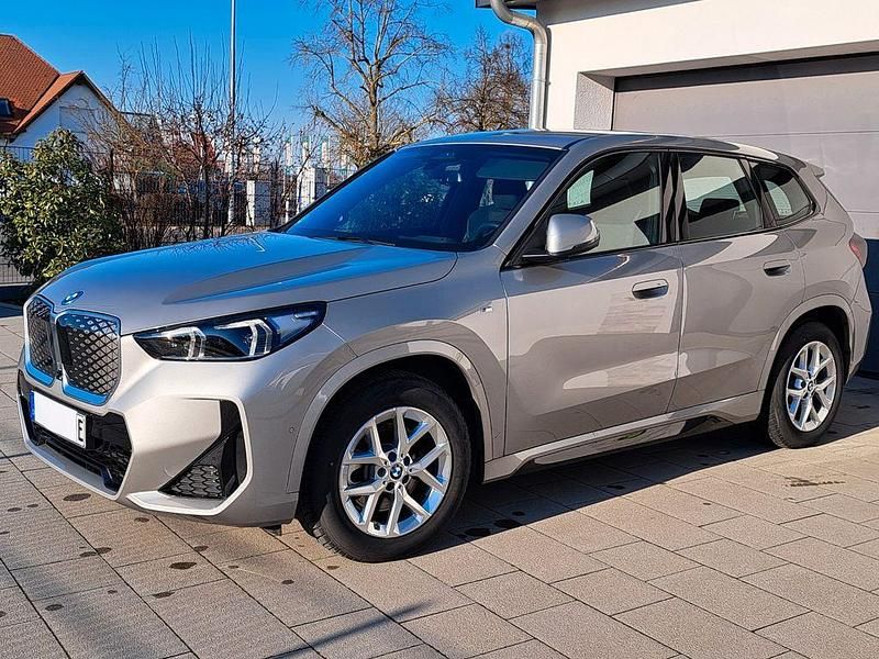 Silber Gebraucht 2025 BMW iX1 Performance SUV | 46.800 € (Fairer Preis) - Bild 1/4