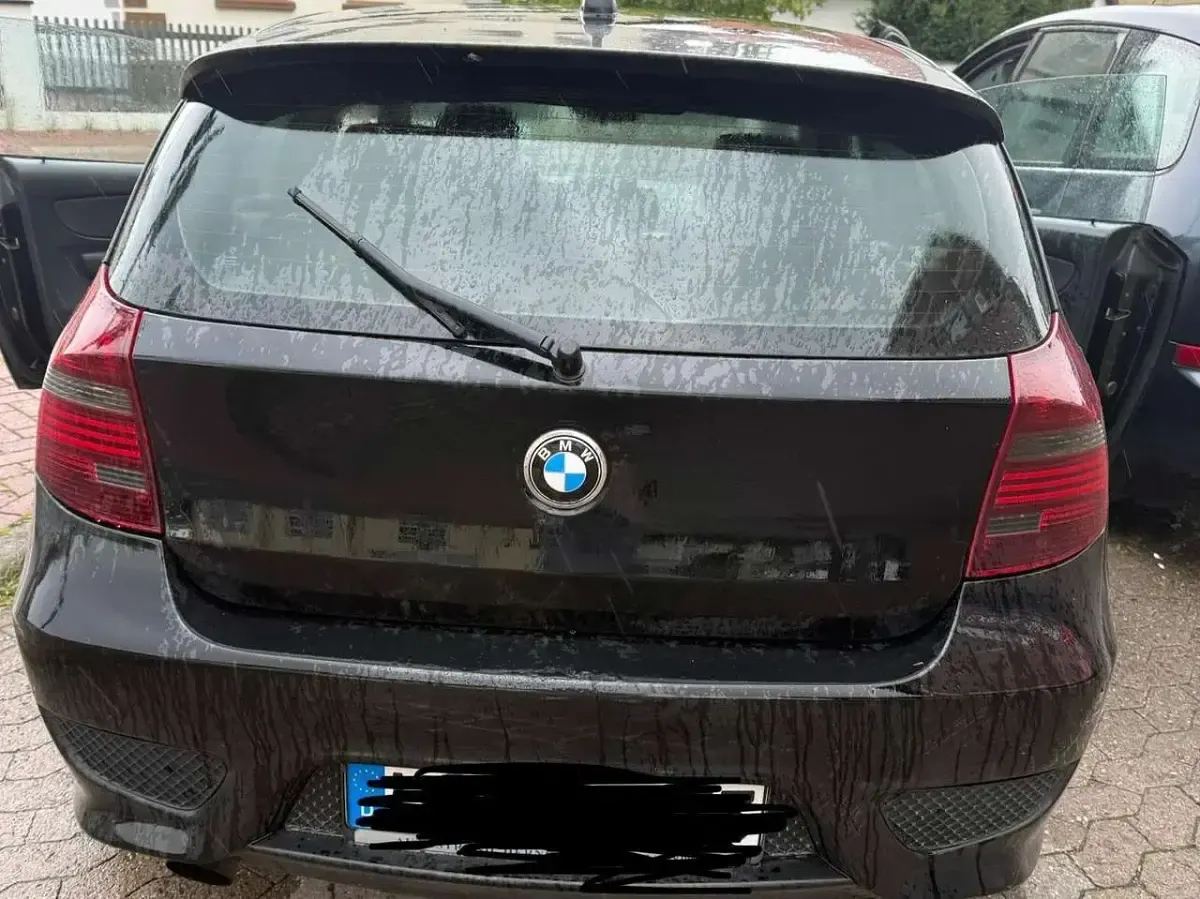 Gebraucht BMW 116 122 PS (89 kW) 2011 Schwarz Kleinwagen