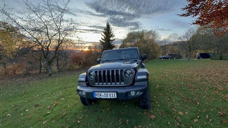 Grau Gebraucht 2023 Jeep Wrangler Rubicon SUV | 59.999 € (Teuer) - Bild 1/2