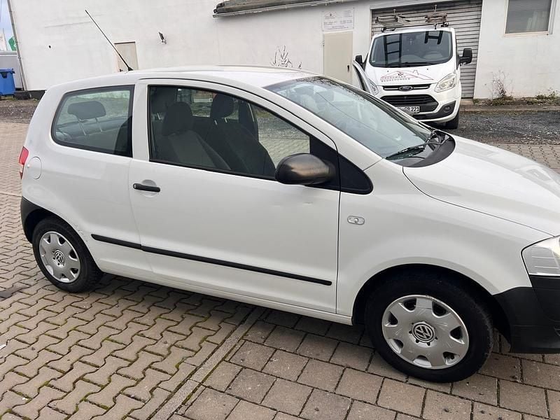 Weiß Gebraucht 2011 VW Fox Kleinwagen | 1.200 € (Fairer Preis) - Bild 1/4