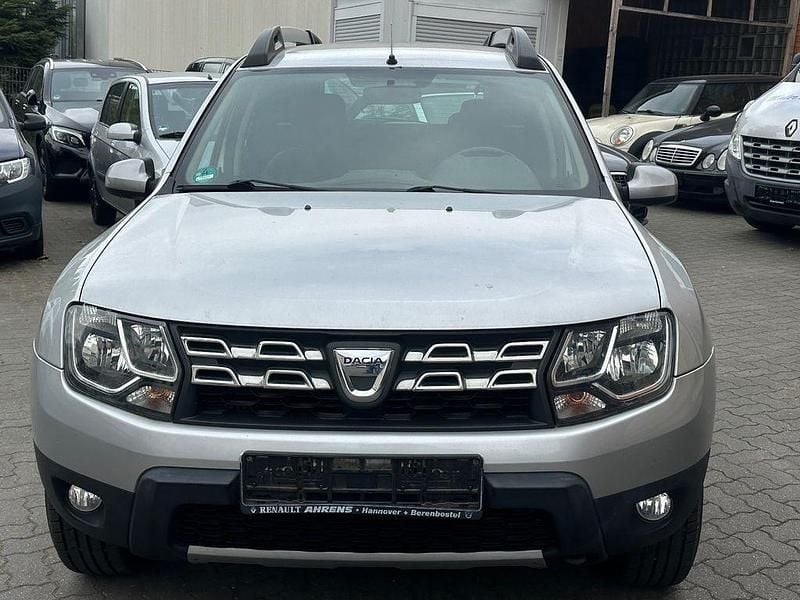 Grau Gebraucht 2016 Dacia Duster Urban Explorer SUV | 6.490 € (Superpreis) - Bild 1/4