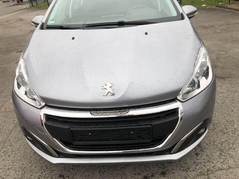 Gebraucht Peugeot 208 Active 83 PS (61 kW) 2019 Grau Kleinwagen