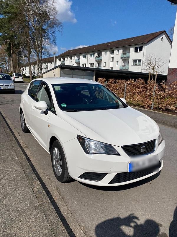 Weiß Gebraucht 2013 Seat Ibiza Kleinwagen | 3.900 € (Fairer Preis) - Bild 1/4