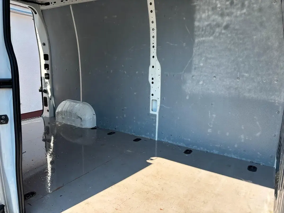 Gebraucht Opel Movano 131 PS (96 kW) 2018 Weiß Van / Kleinbus