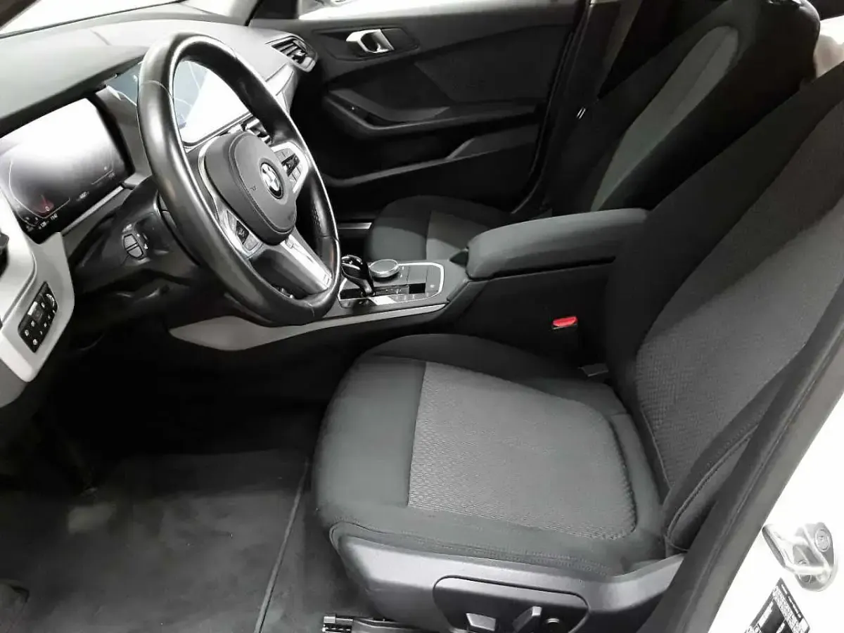 Gebraucht BMW 120 Advantage 190 PS (139 kW) 2023 Alpinweiß Kleinwagen