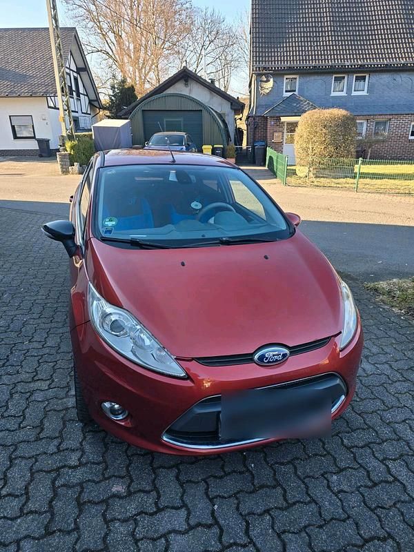 Gebraucht Ford Fiesta 66 PS (48 kW) 2009 Rot Kleinwagen