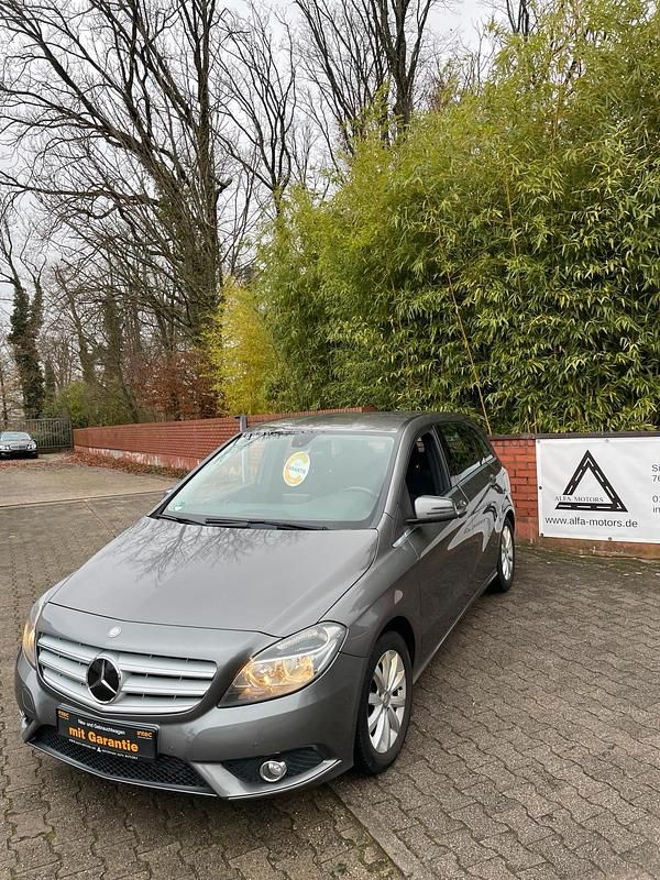 Gebraucht Mercedes B180 109 PS (80 kW) 2014 Mountaingrau  met. Van / Kleinbus