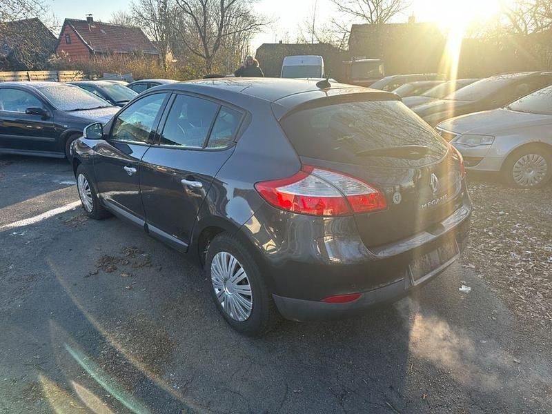 Gebraucht Renault Mégane III Dynamique 131 PS (96 kW) 2011 Grau Limousine