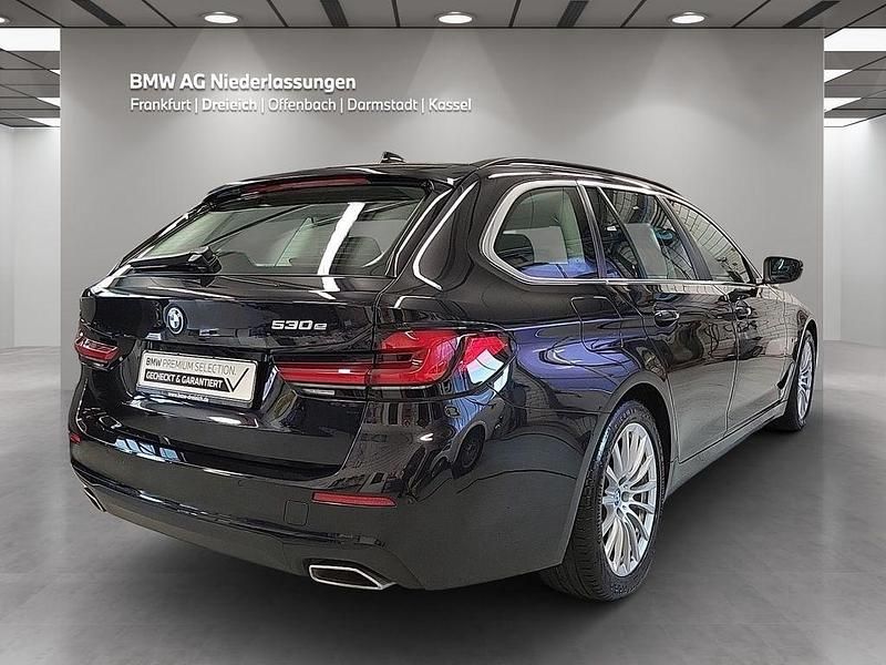 Gebraucht BMW 530e 184 PS (135 kW) 2022 Schwarz Limousine
