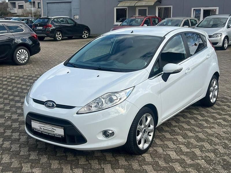 Gebraucht Ford Fiesta Titanium 82 PS (60 kW) 2009 Weiß Kleinwagen