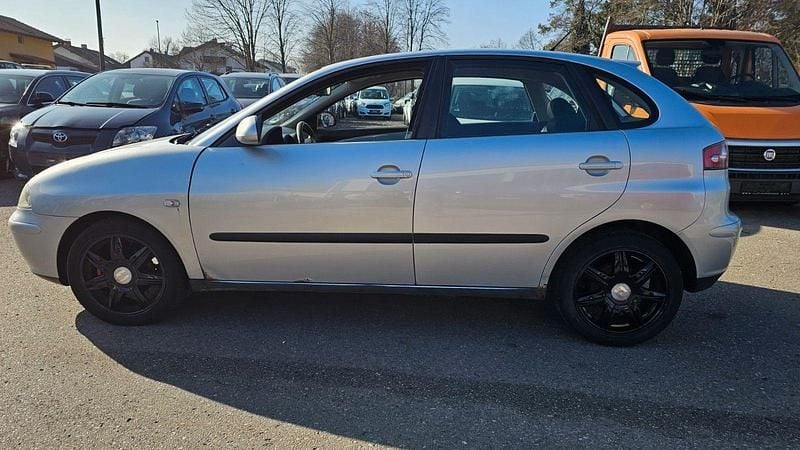 Silber Gebraucht 2005 Seat Ibiza Sport Limousine | 350 € (Superpreis) - Bild 1/4