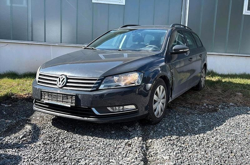 Gebraucht VW Passat 105 PS (77 kW) 2011 Silber Kombi