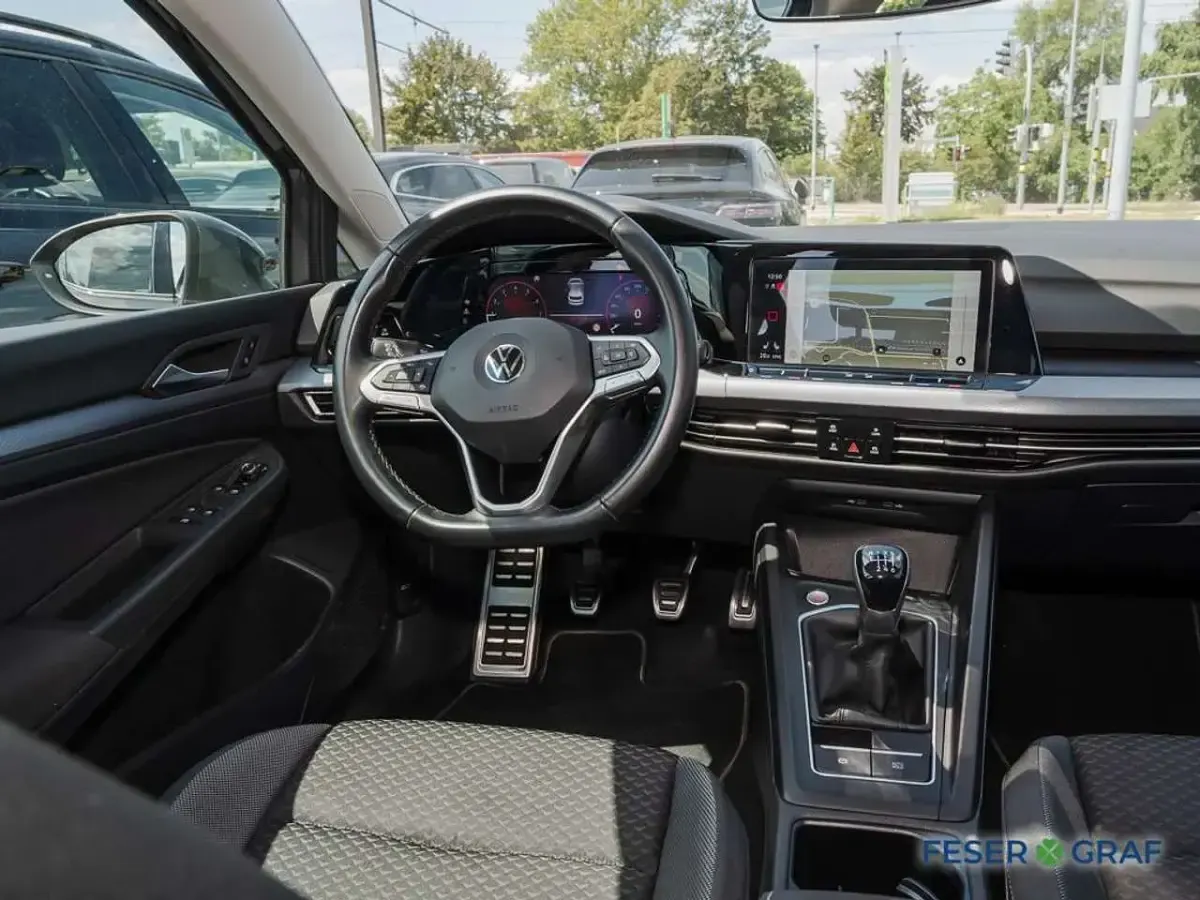Gebraucht VW Golf VII Life 150 PS (110 kW) 2021 Delfingrau metallic Kleinwagen