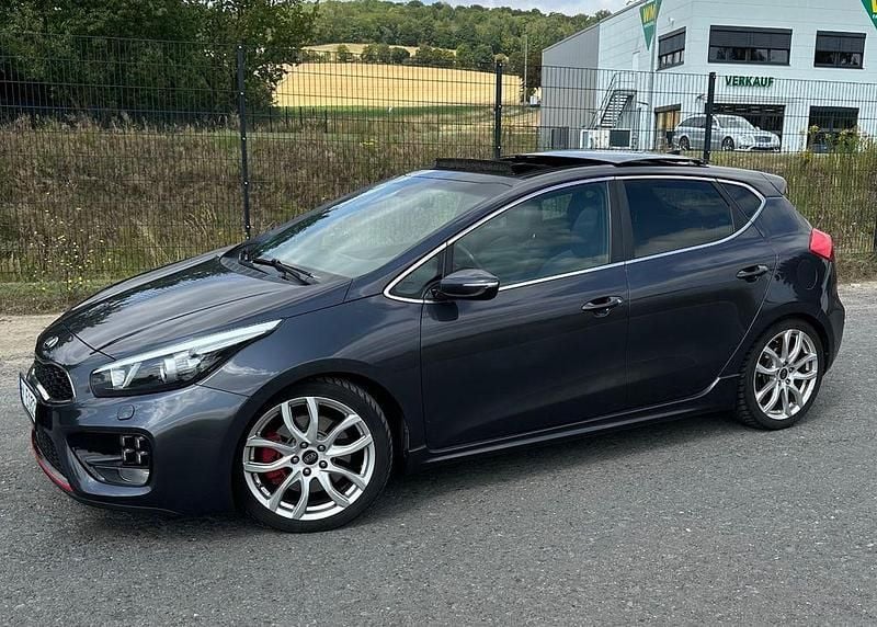 Grau Gebraucht 2018 Kia Ceed 2 Limousine | 13.800 € (Guter Preis) - Bild 1/4