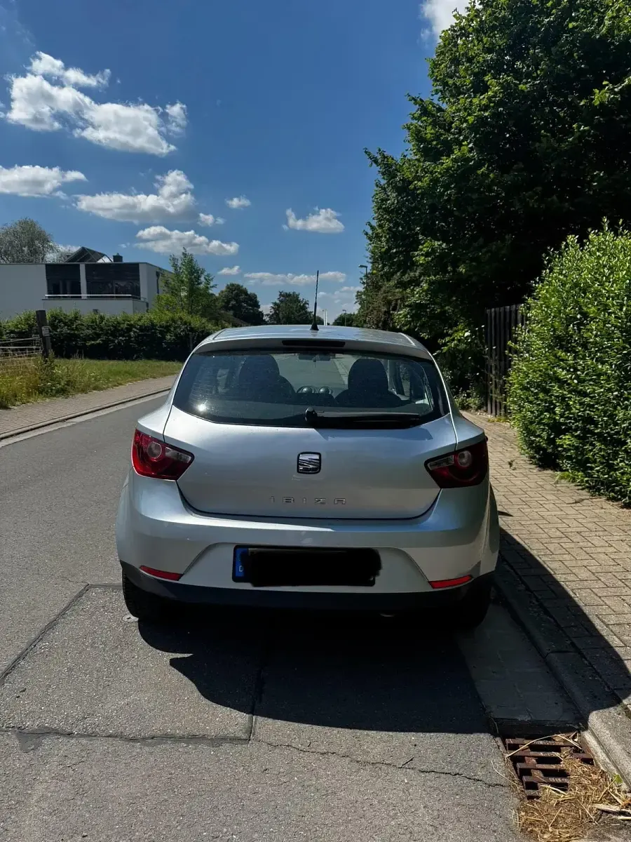 Gebraucht Seat Ibiza 69 PS (50 kW) 2011 Silber Kleinwagen