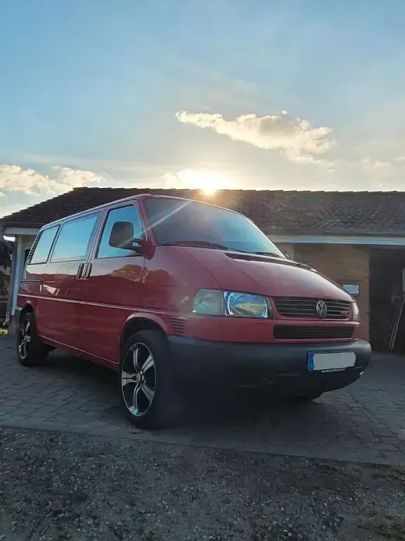 Używany VW T4 102 KM (75 kW) 2002 Czerwony Van
