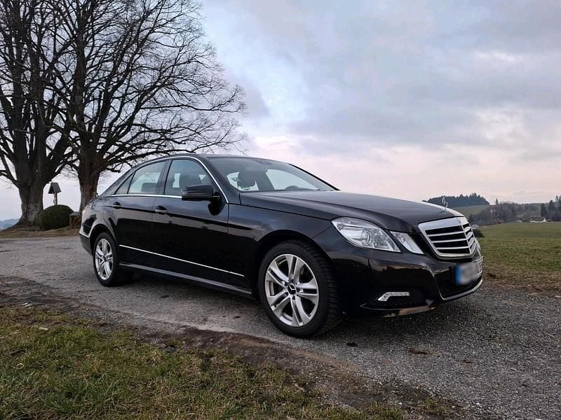 Gebraucht Mercedes E200 184 PS (135 kW) 2010 Schwarz Limousine